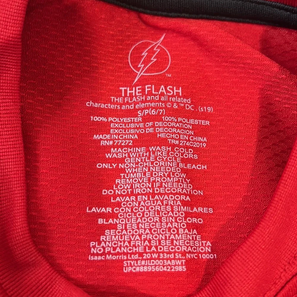 DC Comics ‘The Flash’ Boys 6/7  shirt with cool front logo shirt. 100% polyester